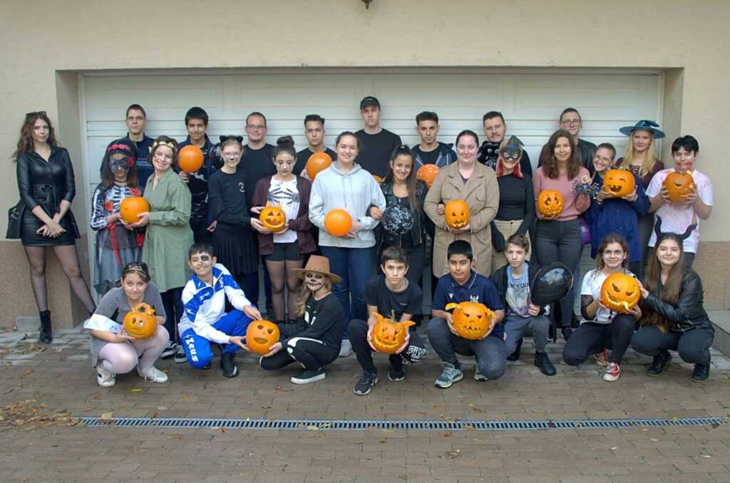 Tökfaragás és kincsvadászat a kaposvári Halloween bulin