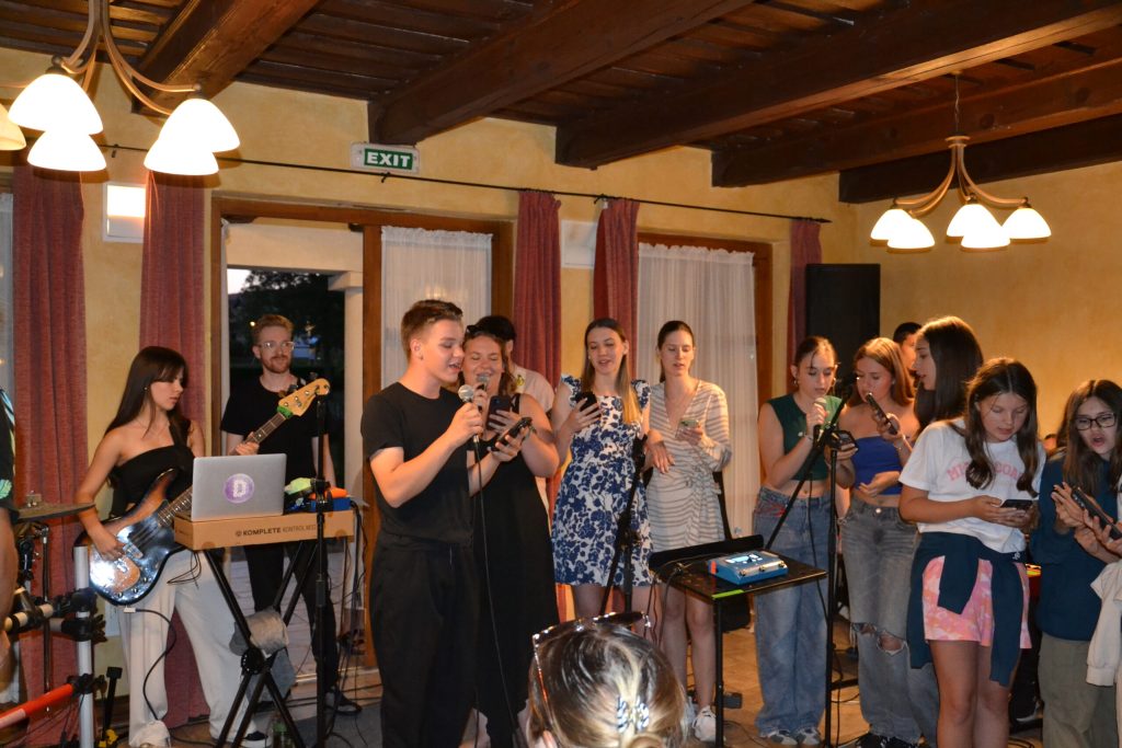 band-nyilt-szekcio4-scaled-1