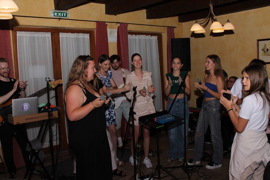 band-nyilt-szekcio9-scaled-1
