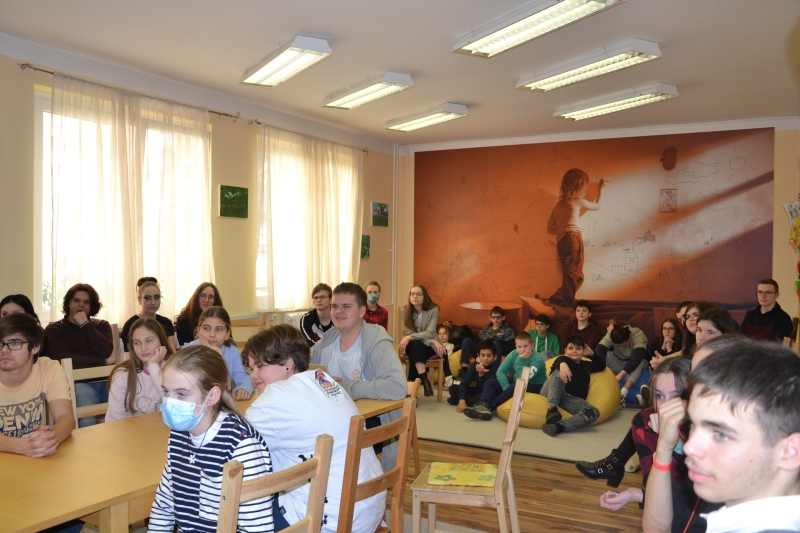 vigyazzkeszvezess0011-1